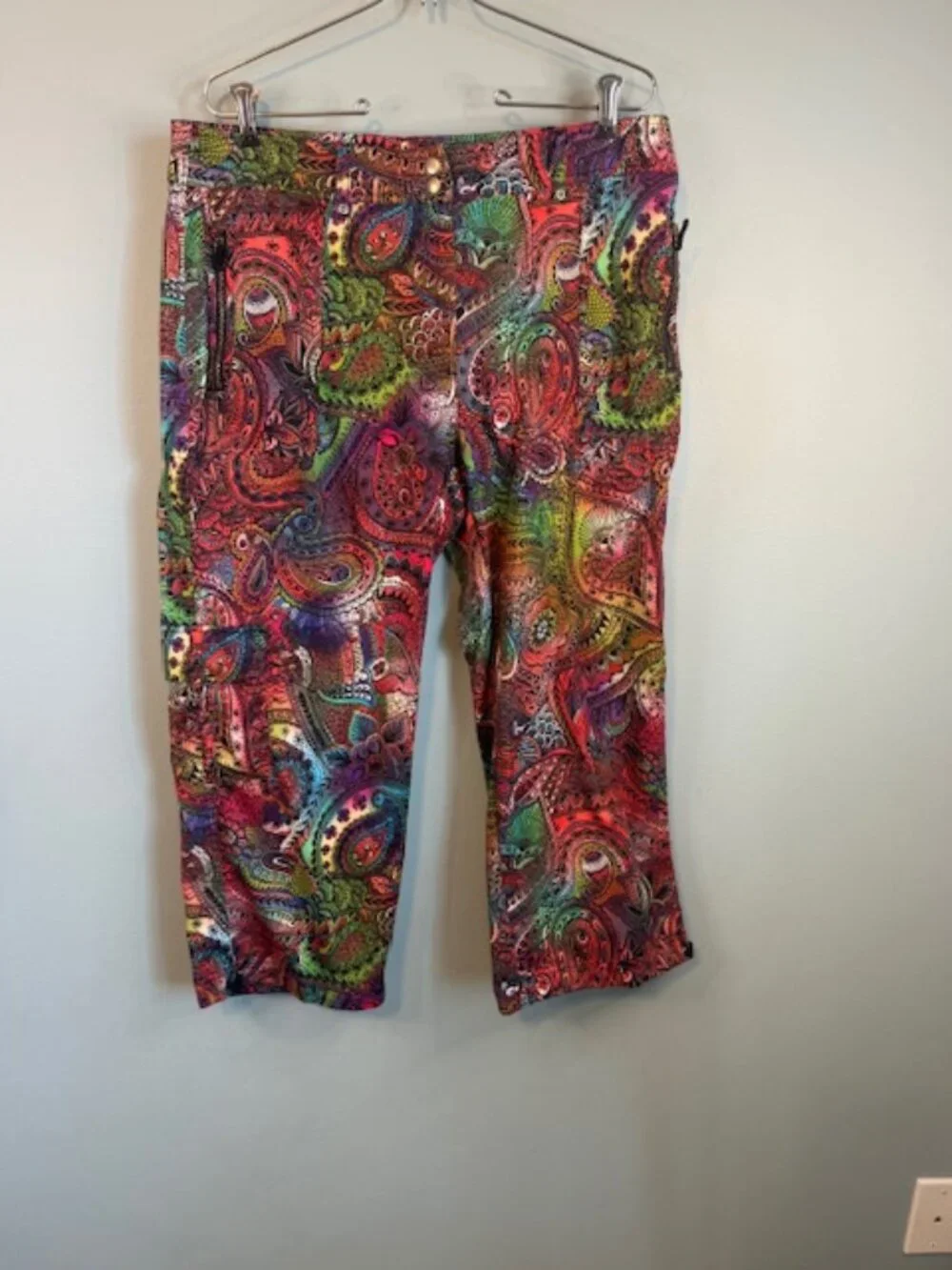 Vibrant Chico's Multi-Color Paisley Crop Cargo Pants - Size 2.5/L/14 - Picture 2 of 10